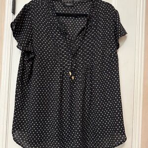 Liz Claiborne Black and White Flutter Sleeve Blouse